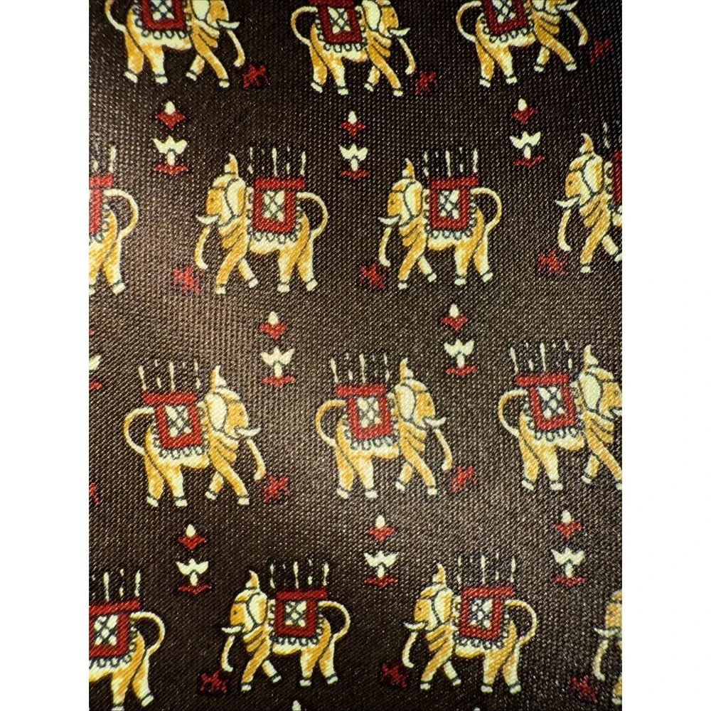 Vintage Elephants Tie Rovereto 100% Silk‎ Color Maroon
